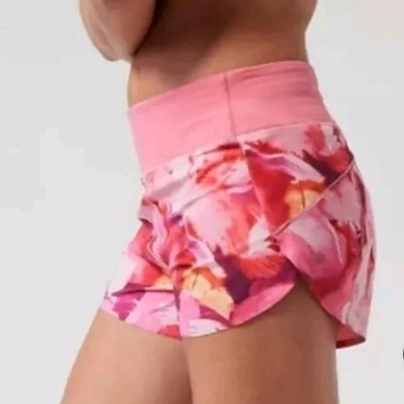 Athleta Printed Run With It Shorts Size S Pinks - Picture 10 of 10